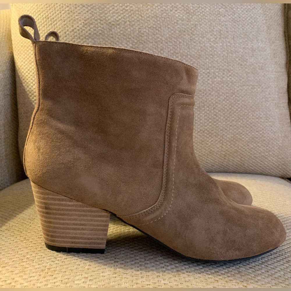NWOT Joe’s Jeans Brown Suede Ankle Booties. Size 10.